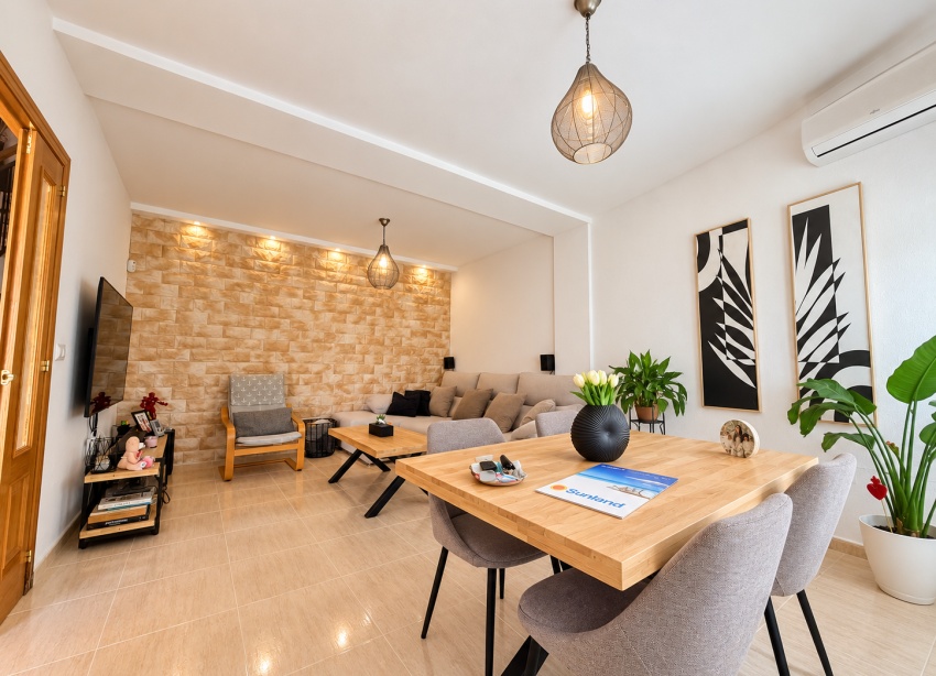 Resale - Townhouse / Terraced House - Daya Nueva