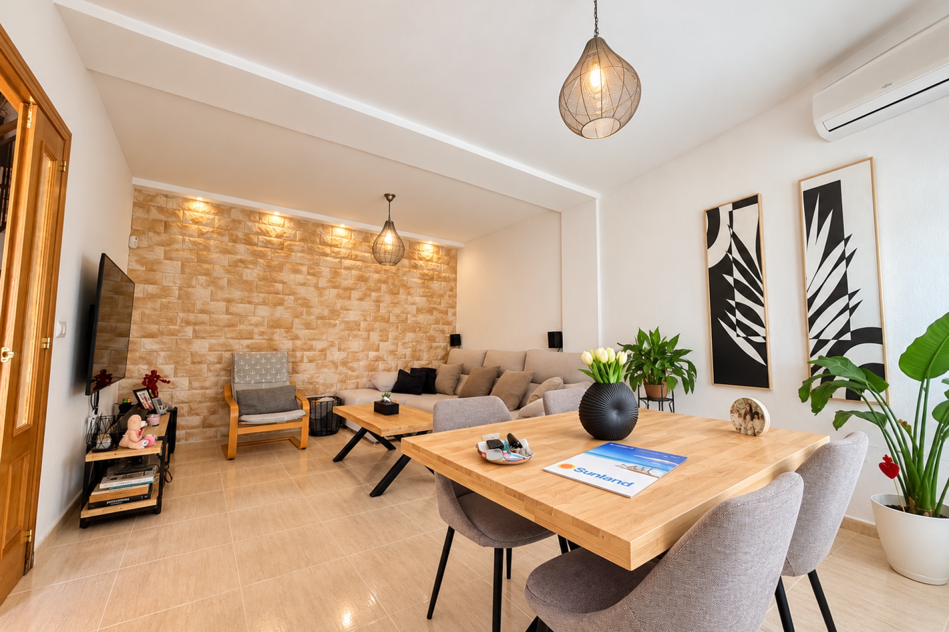 Resale - Townhouse / Terraced House - Daya Nueva