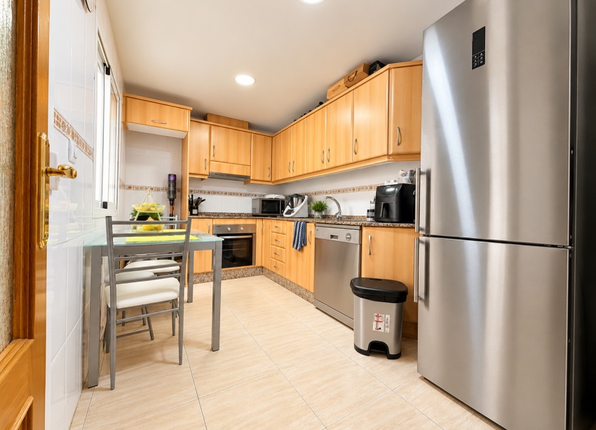 Resale - Townhouse / Terraced House - Daya Nueva