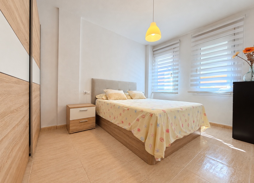 Resale - Townhouse / Terraced House - Daya Nueva