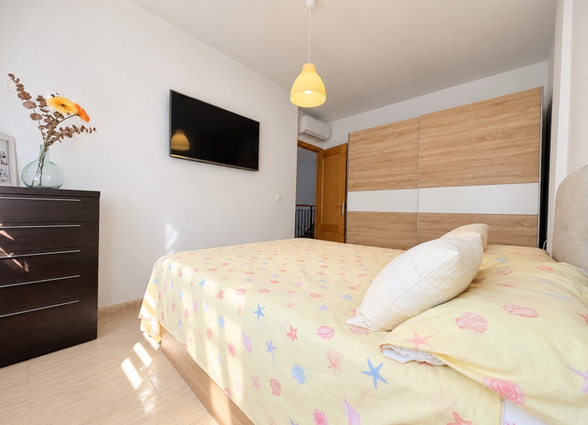 Resale - Townhouse / Terraced House - Daya Nueva