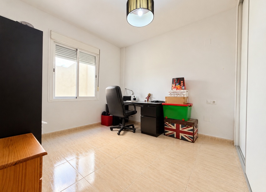 Resale - Townhouse / Terraced House - Daya Nueva