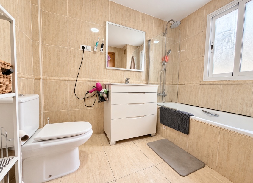 Resale - Townhouse / Terraced House - Daya Nueva