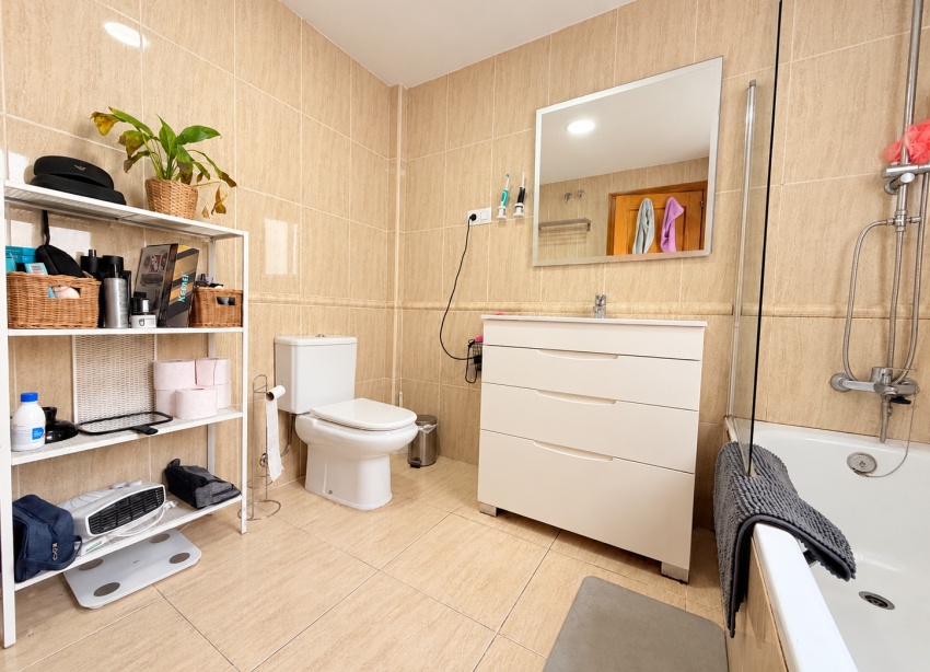 Resale - Townhouse / Terraced House - Daya Nueva