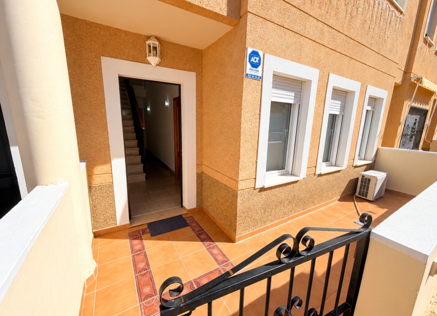 Resale - Townhouse / Terraced House - Daya Nueva