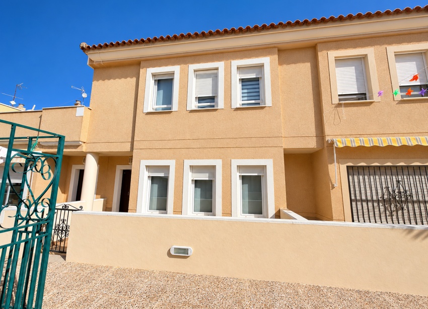 Resale - Townhouse / Terraced House - Daya Nueva