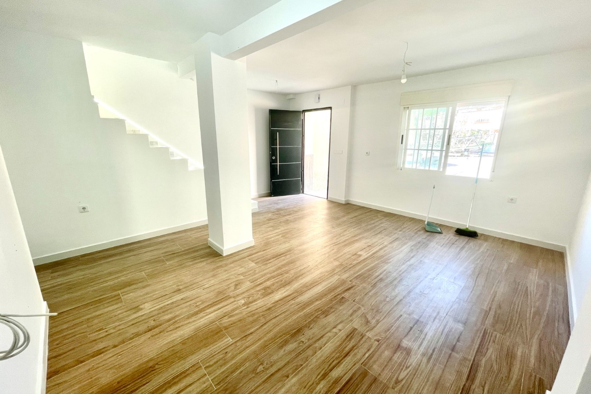 Resale - Townhouse / Terraced House - Daya Vieja