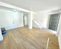 Resale - Townhouse / Terraced House - Daya Vieja