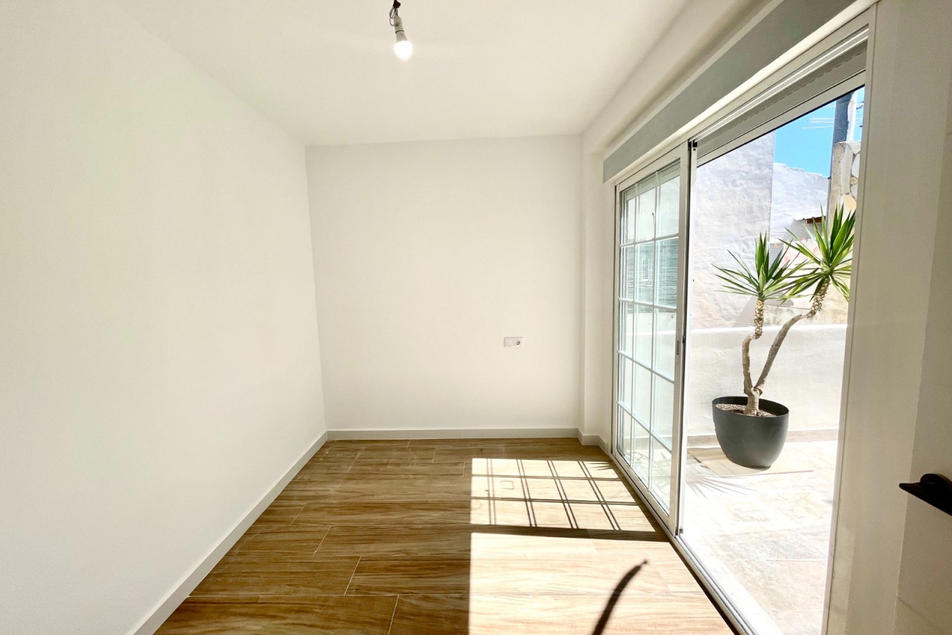 Resale - Townhouse / Terraced House - Daya Vieja