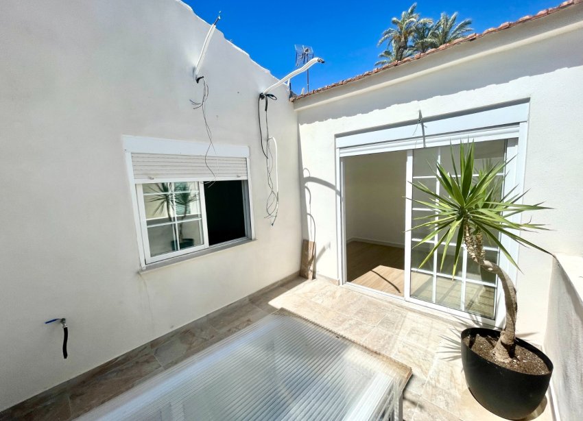 Resale - Townhouse / Terraced House - Daya Vieja