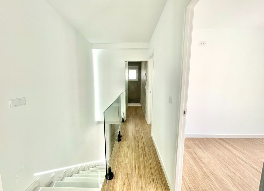 Resale - Townhouse / Terraced House - Daya Vieja