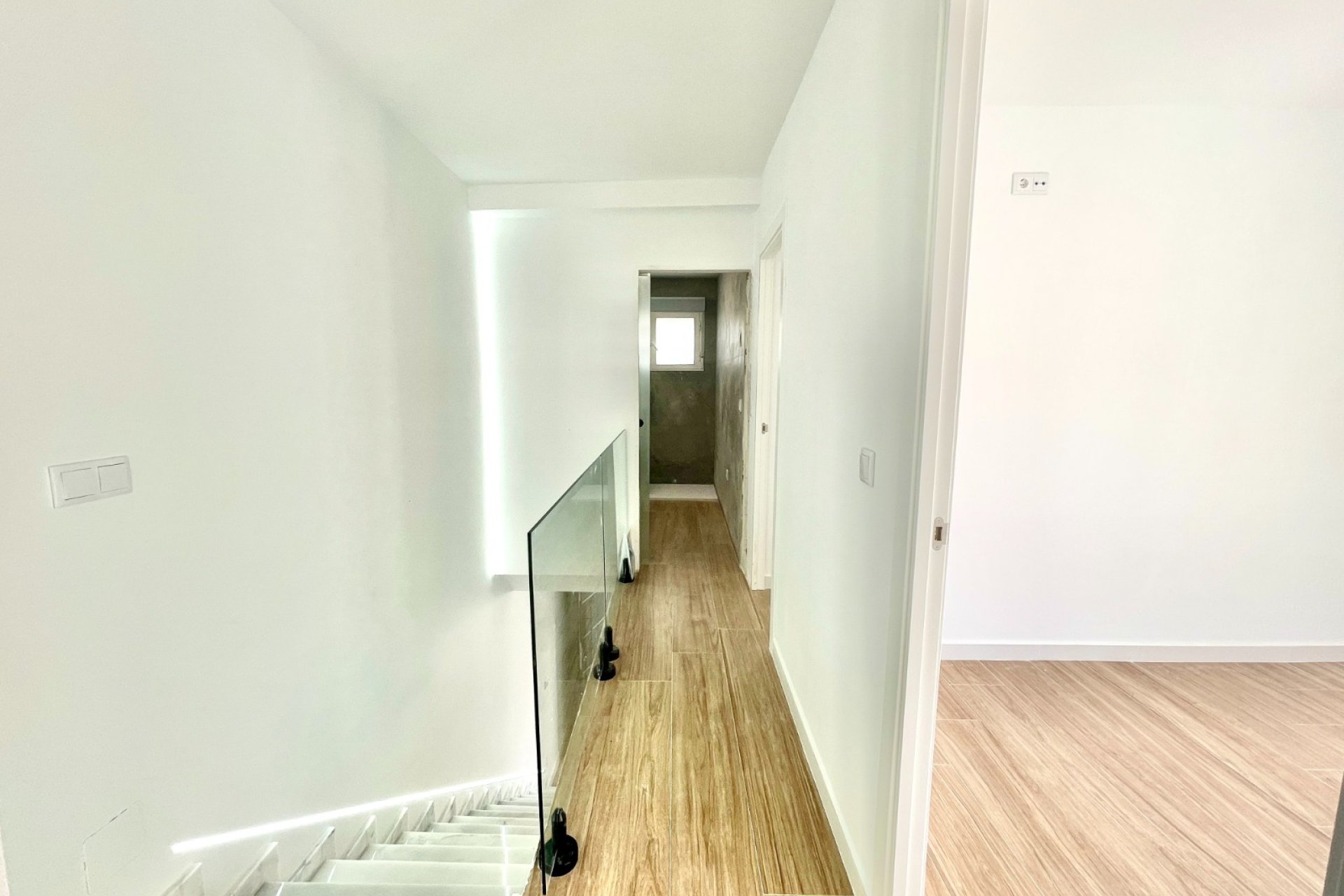 Resale - Townhouse / Terraced House - Daya Vieja