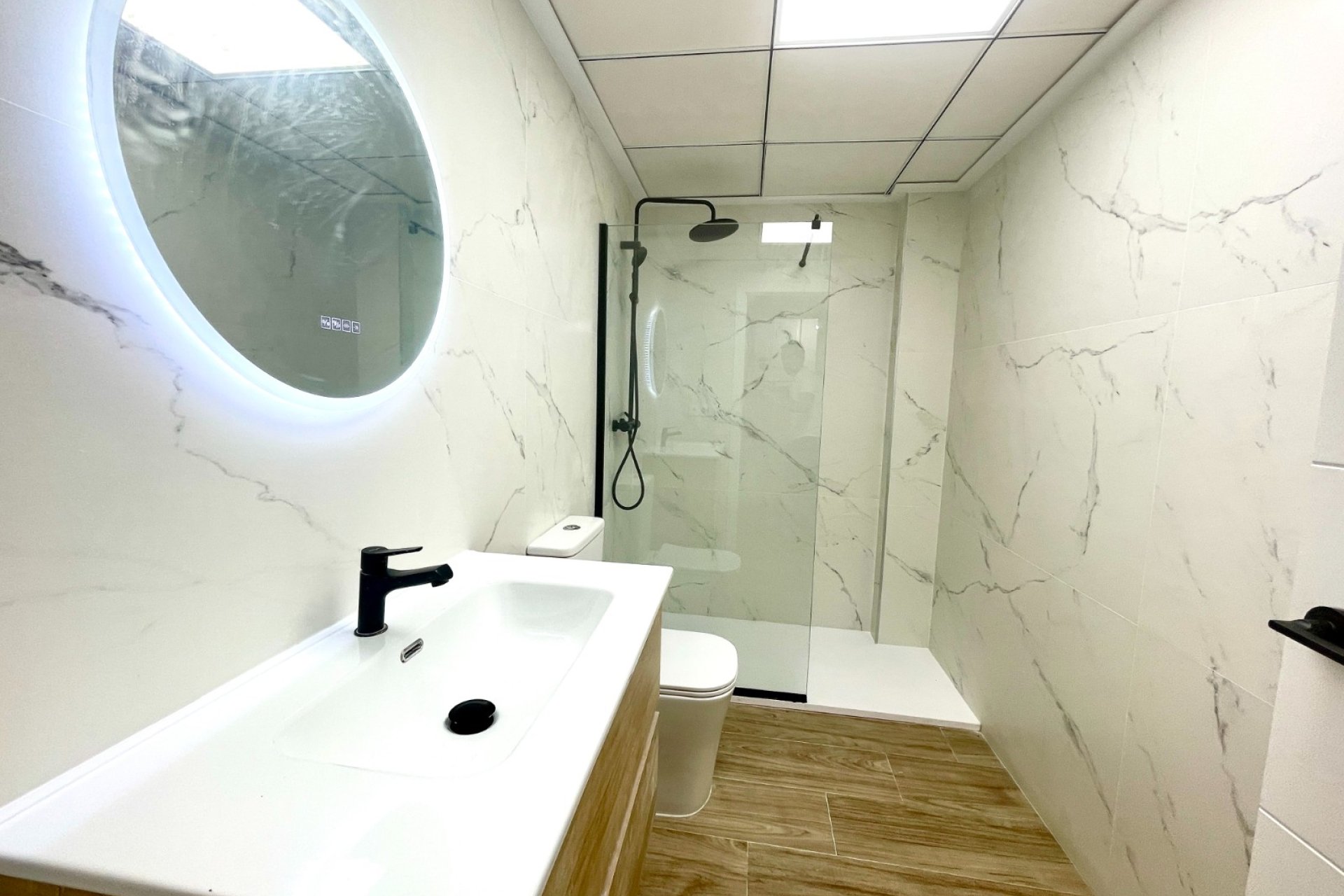 Resale - Townhouse / Terraced House - Daya Vieja