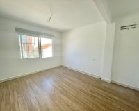 Resale - Townhouse / Terraced House - Daya Vieja