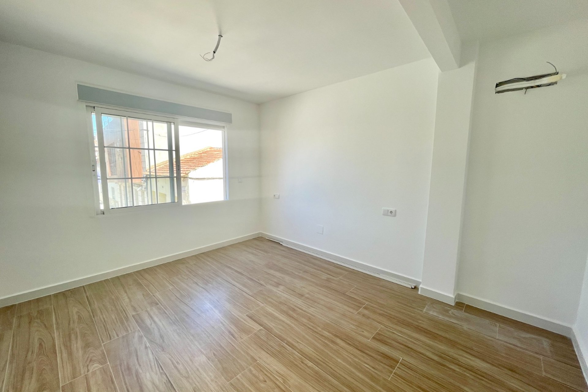 Resale - Townhouse / Terraced House - Daya Vieja