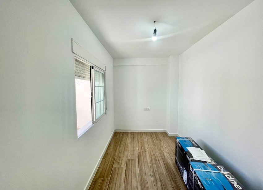 Resale - Townhouse / Terraced House - Daya Vieja