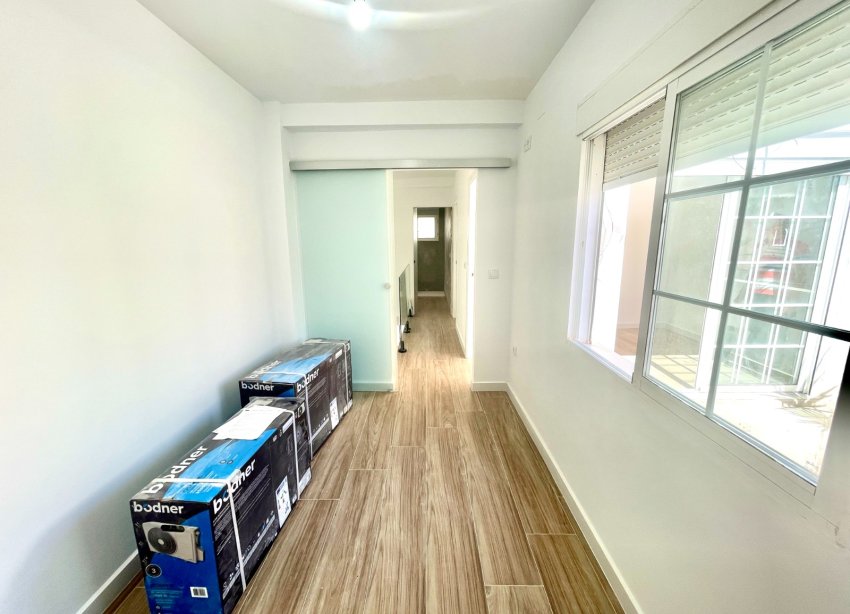 Resale - Townhouse / Terraced House - Daya Vieja