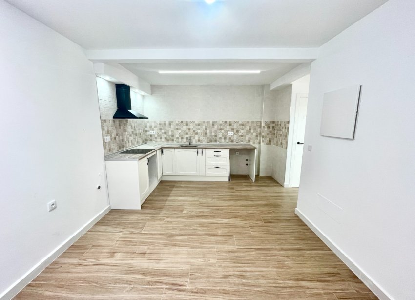 Resale - Townhouse / Terraced House - Daya Vieja