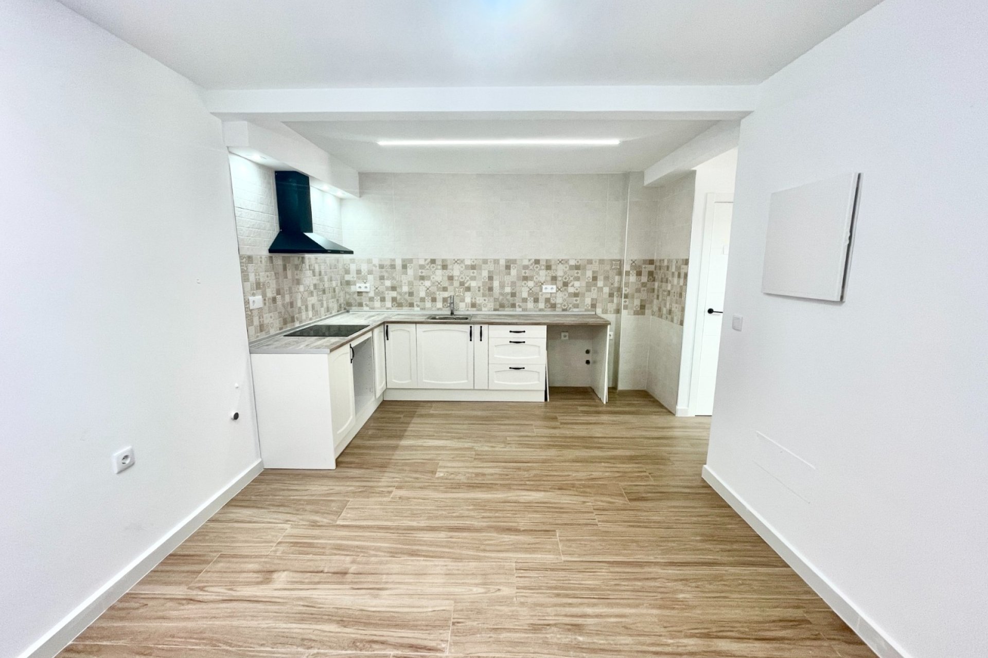Resale - Townhouse / Terraced House - Daya Vieja