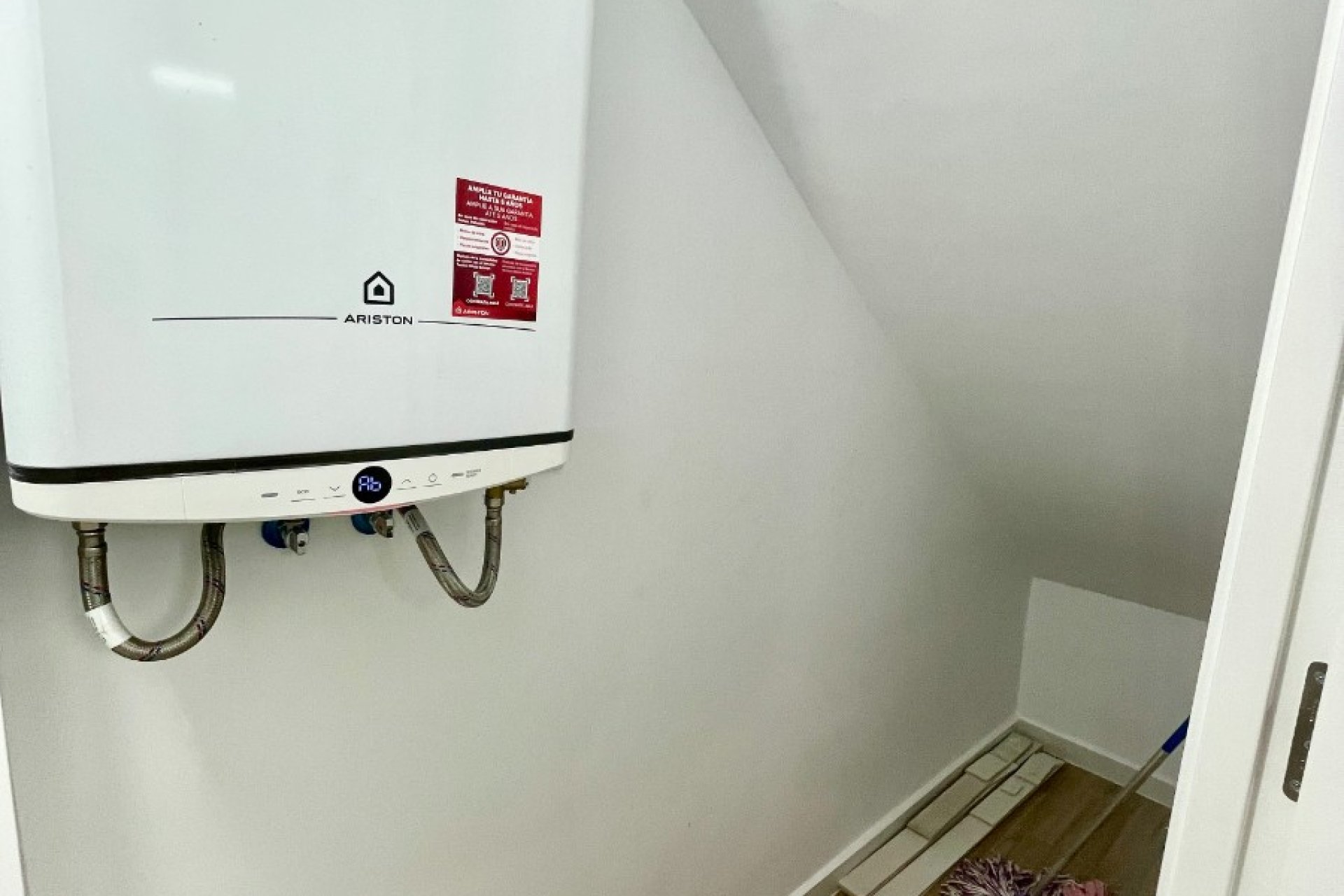 Resale - Townhouse / Terraced House - Daya Vieja