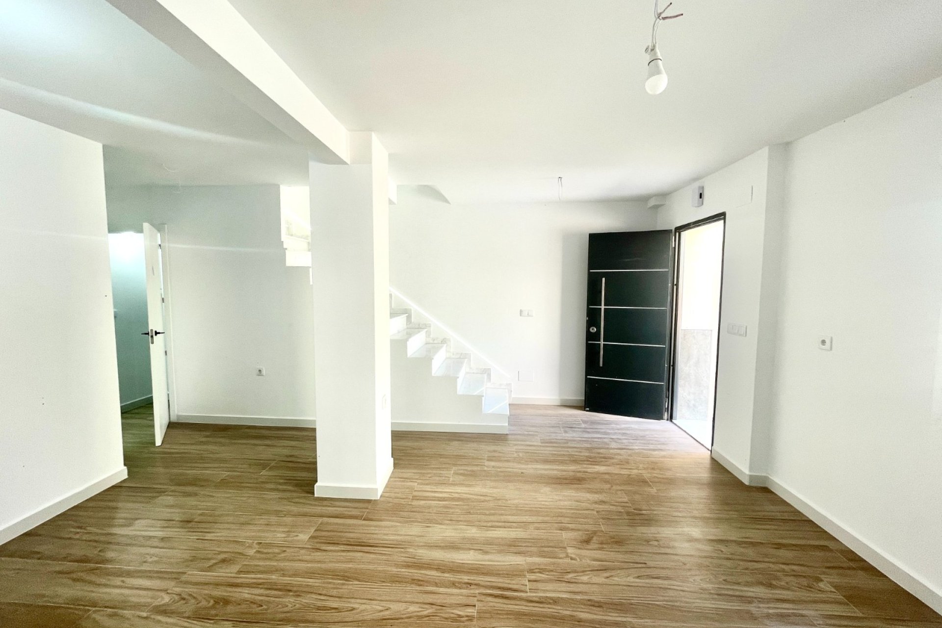 Resale - Townhouse / Terraced House - Daya Vieja