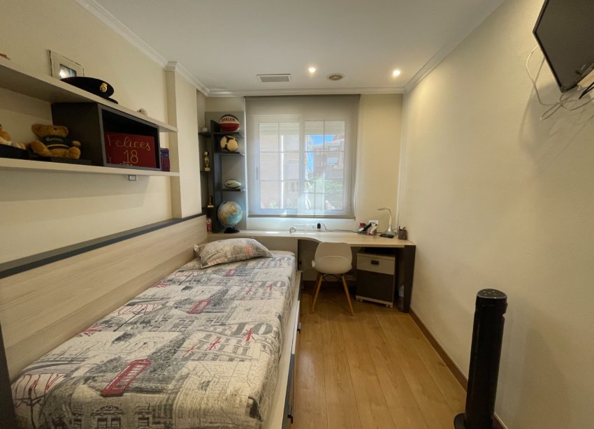 Resale - Townhouse / Terraced House - Elche - Centro