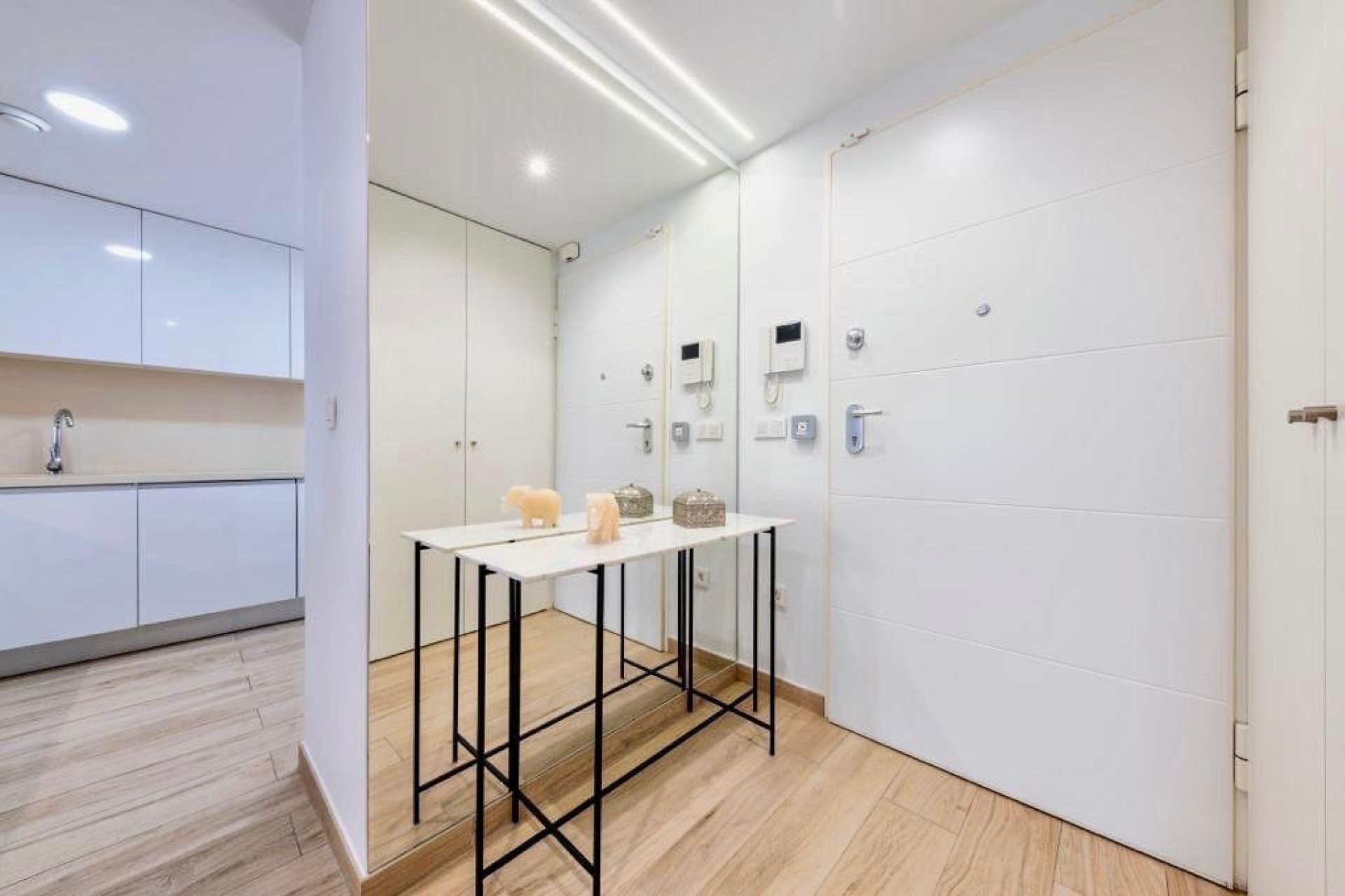 Resale - Townhouse / Terraced House - Finestrat - Urbanización
