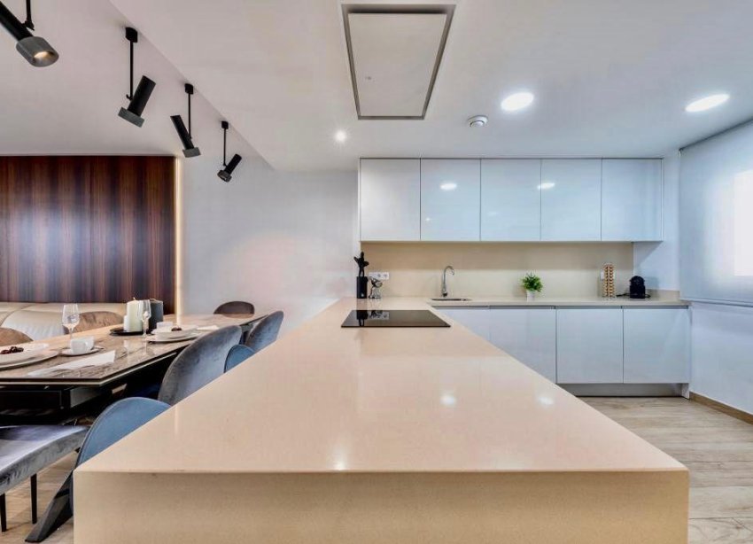 Resale - Townhouse / Terraced House - Finestrat - Urbanización