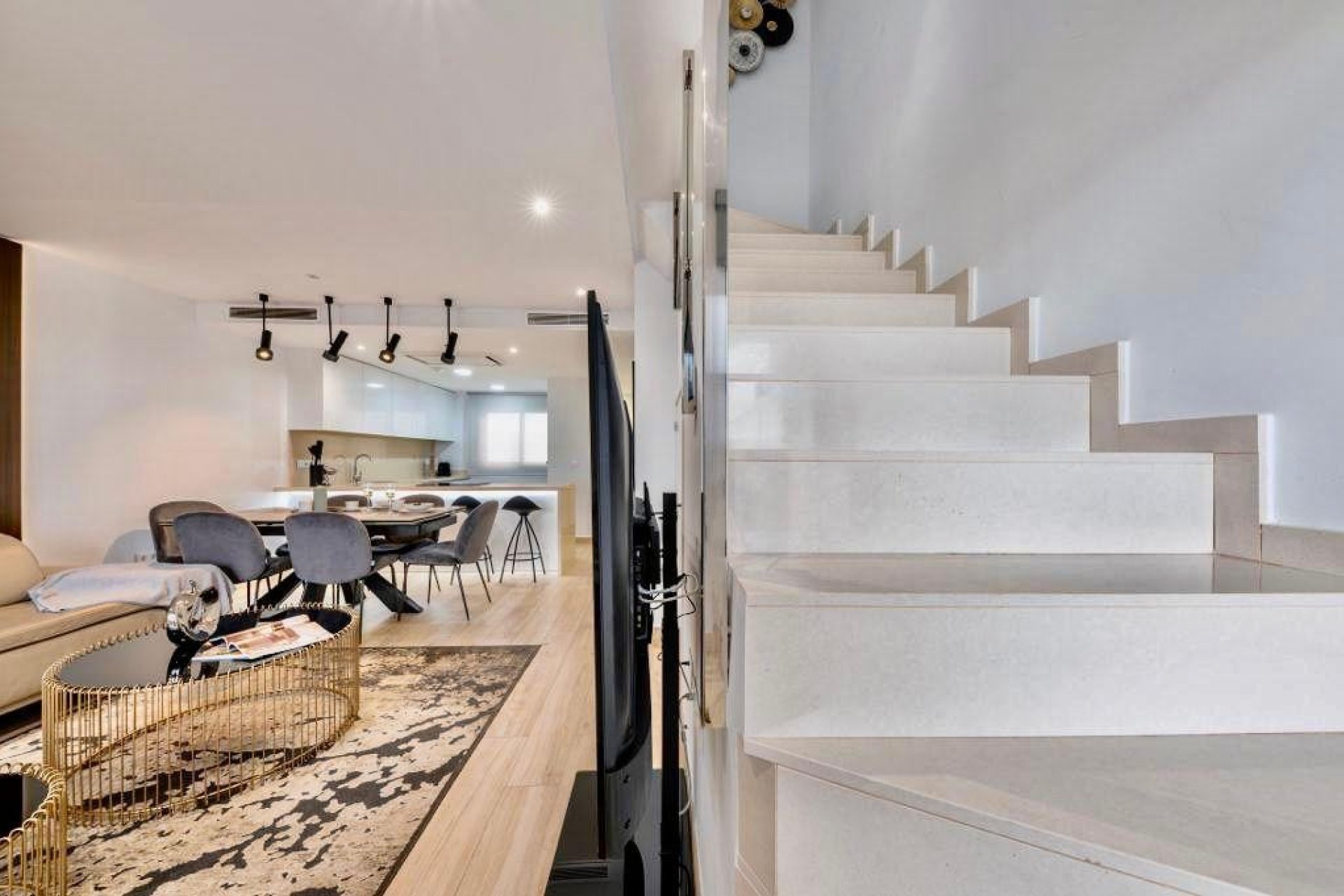 Resale - Townhouse / Terraced House - Finestrat - Urbanización