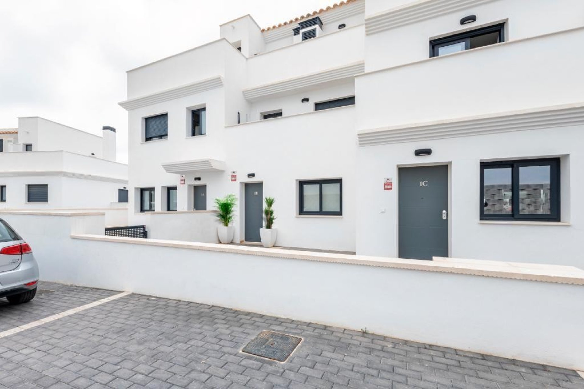 Resale - Townhouse / Terraced House - Finestrat - Urbanización