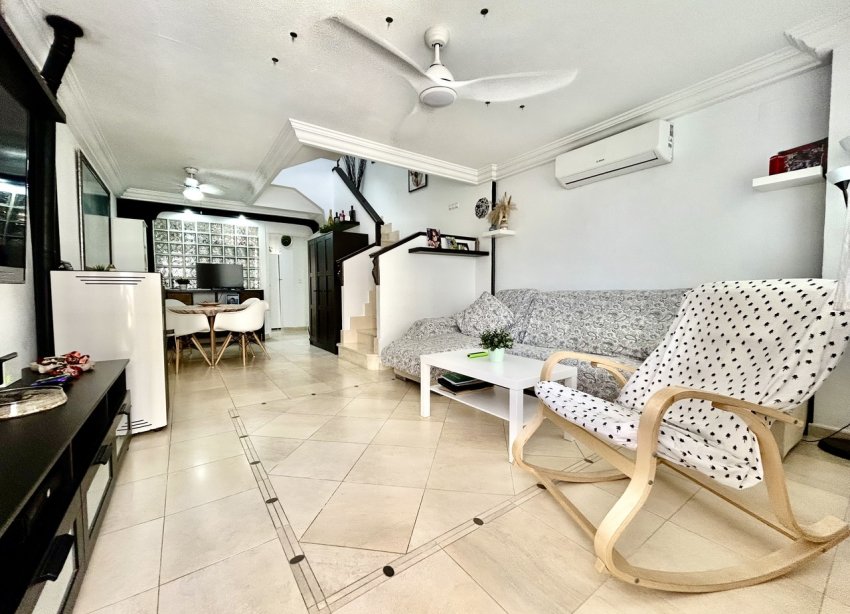 Resale - Townhouse / Terraced House - Heredades