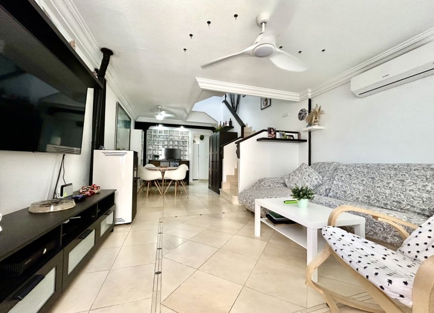 Resale - Townhouse / Terraced House - Heredades