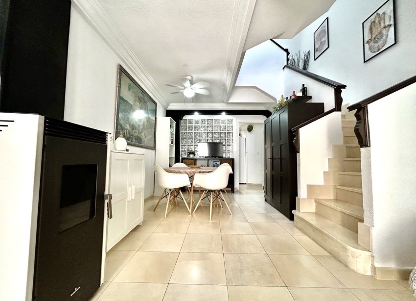 Resale - Townhouse / Terraced House - Heredades