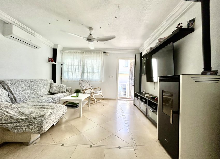 Resale - Townhouse / Terraced House - Heredades