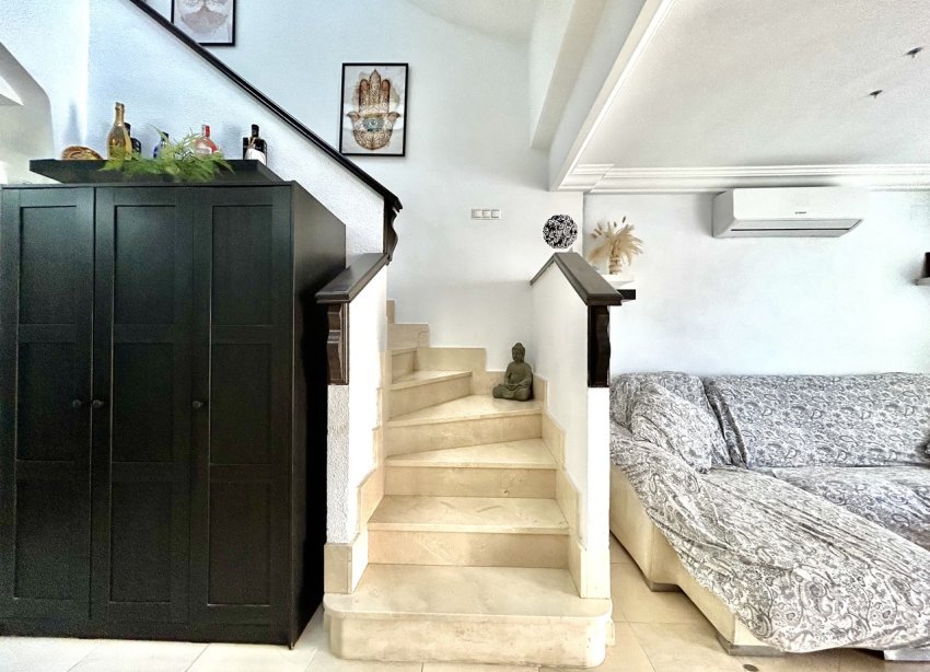 Resale - Townhouse / Terraced House - Heredades