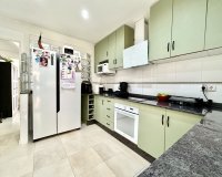 Resale - Townhouse / Terraced House - Heredades