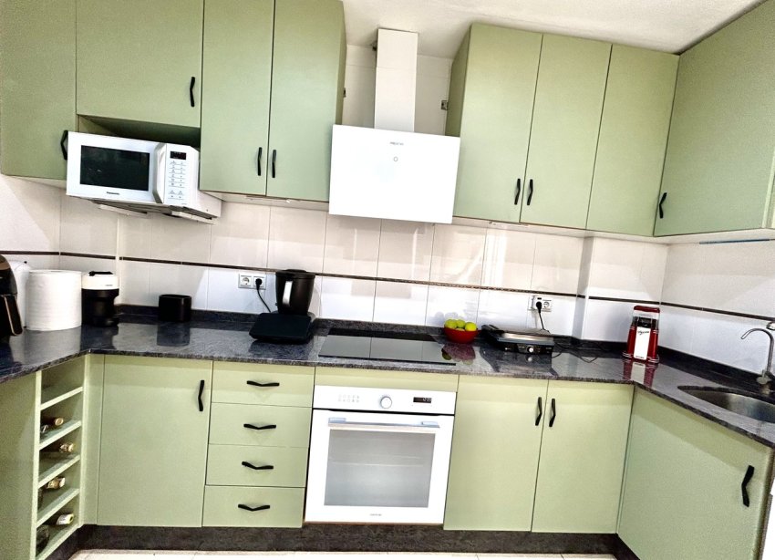 Resale - Townhouse / Terraced House - Heredades