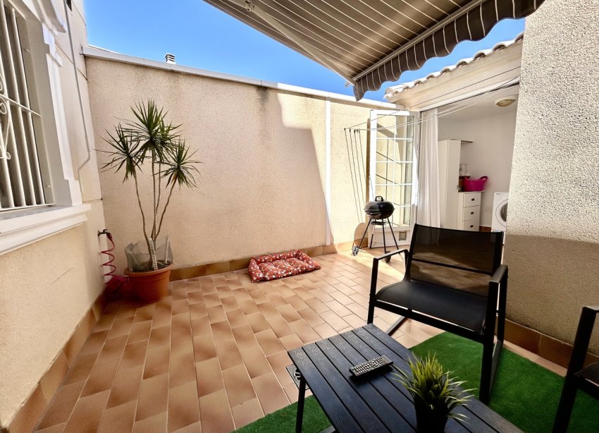 Resale - Townhouse / Terraced House - Heredades