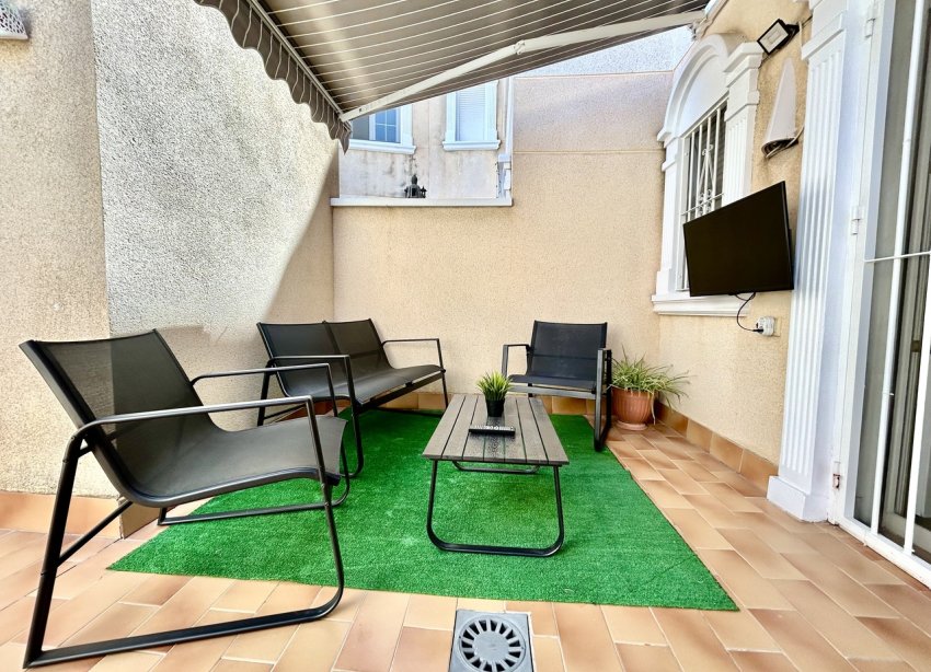 Resale - Townhouse / Terraced House - Heredades