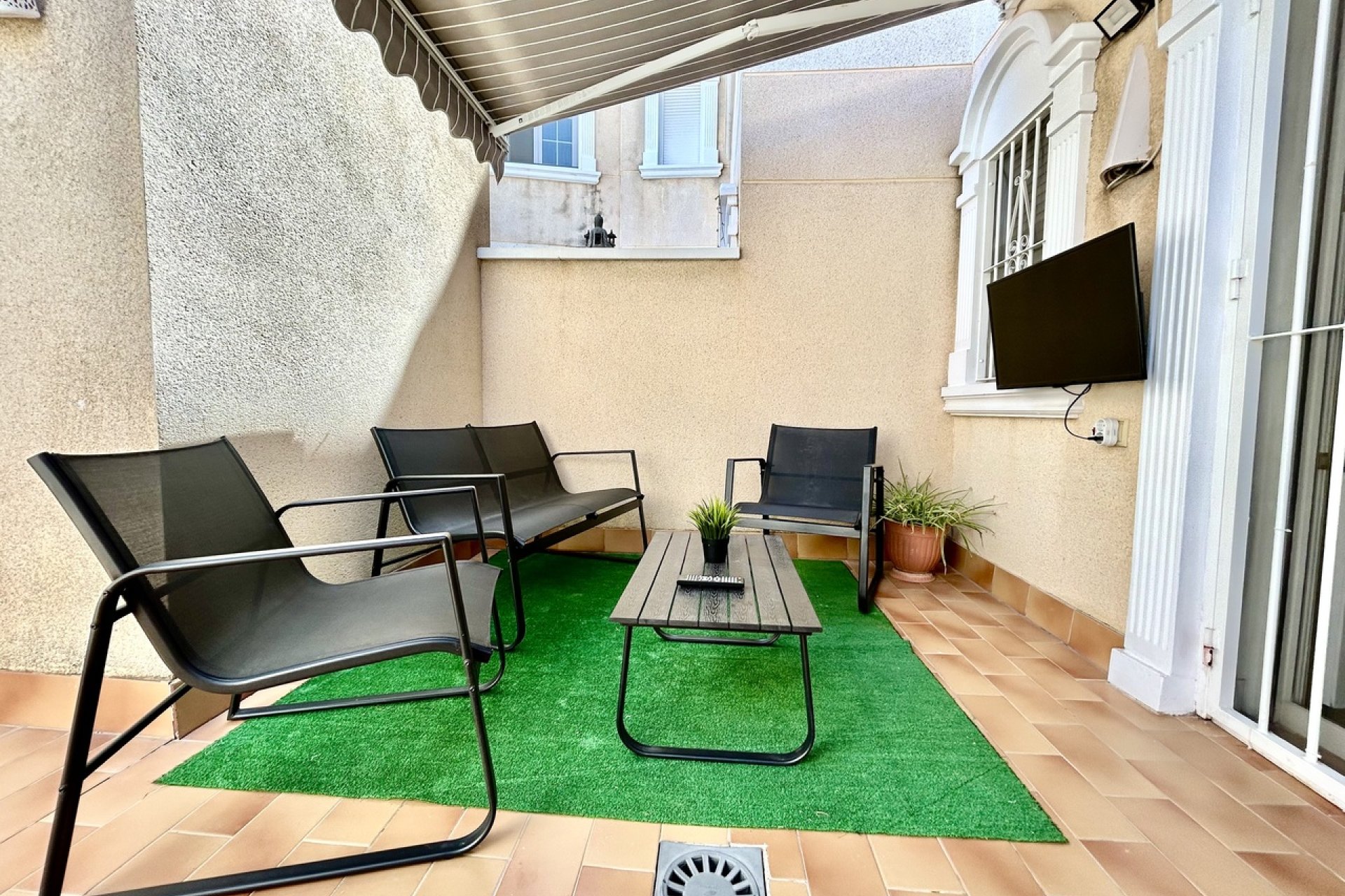 Resale - Townhouse / Terraced House - Heredades