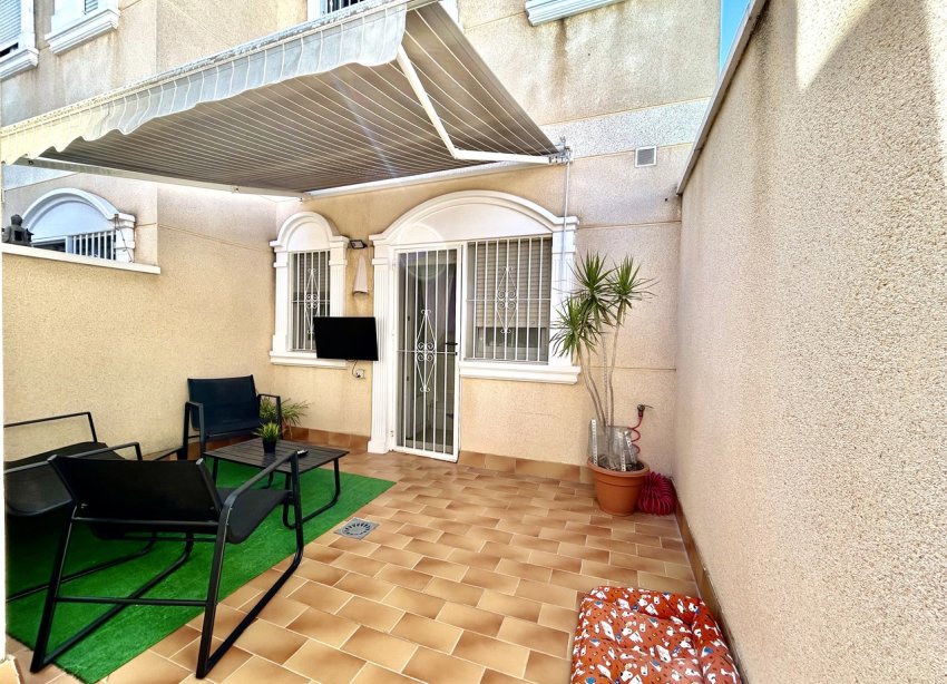Resale - Townhouse / Terraced House - Heredades