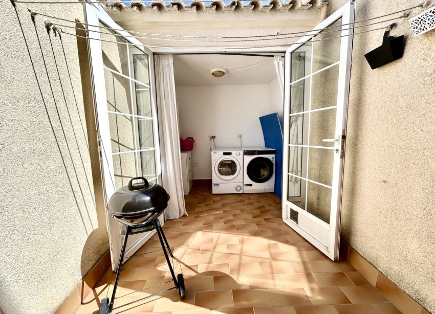 Resale - Townhouse / Terraced House - Heredades