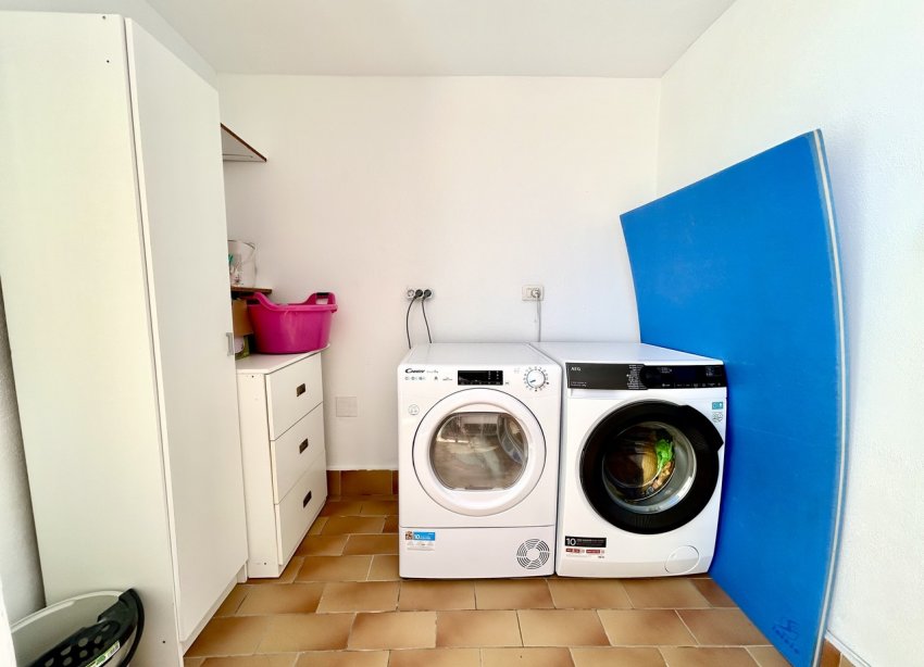 Resale - Townhouse / Terraced House - Heredades