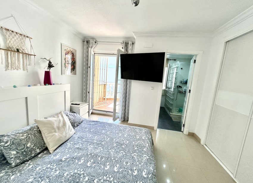 Resale - Townhouse / Terraced House - Heredades