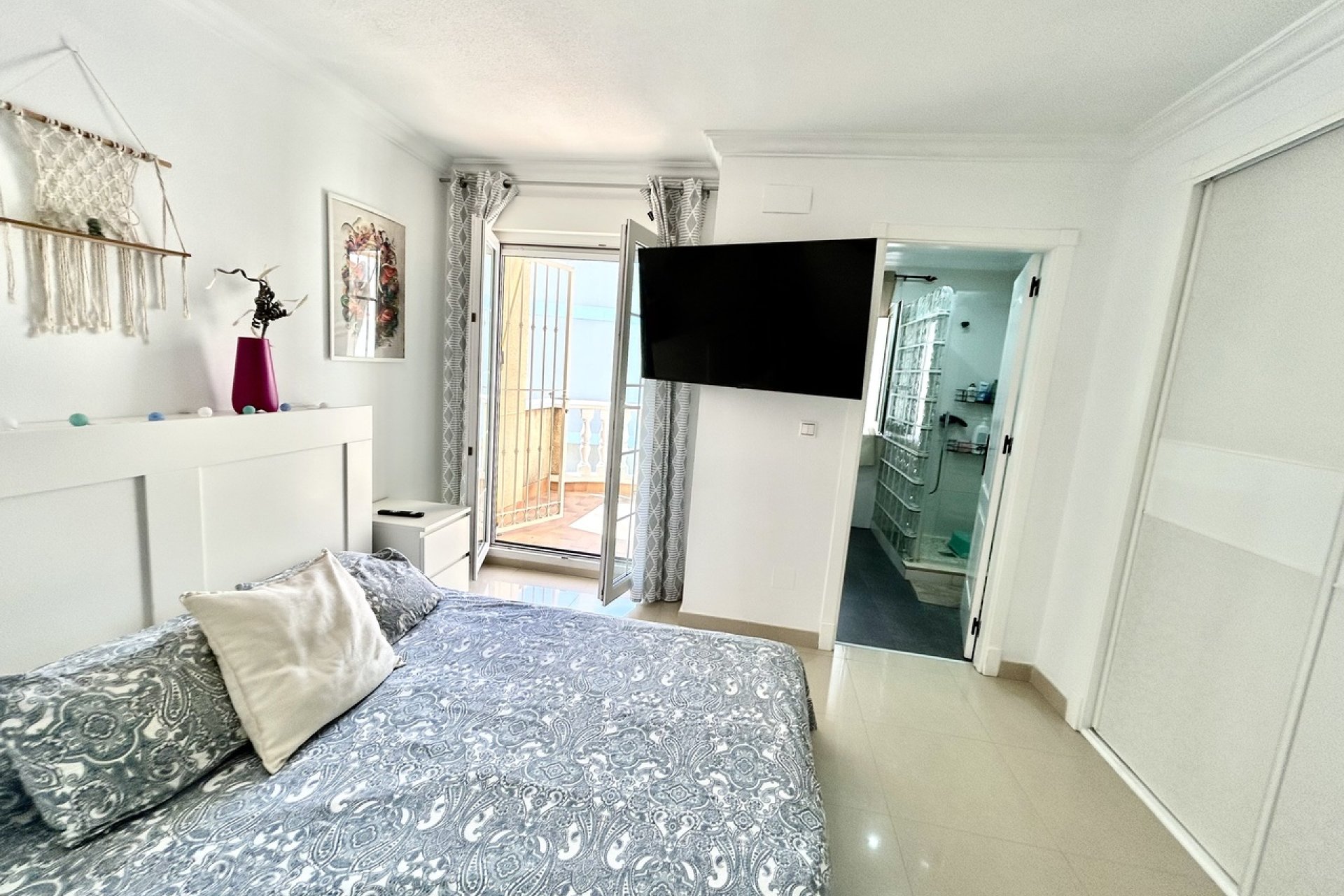 Resale - Townhouse / Terraced House - Heredades