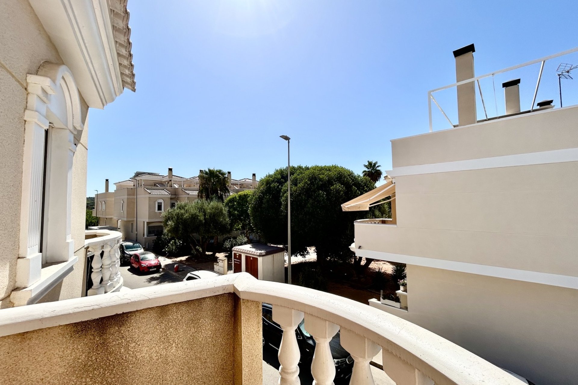 Resale - Townhouse / Terraced House - Heredades