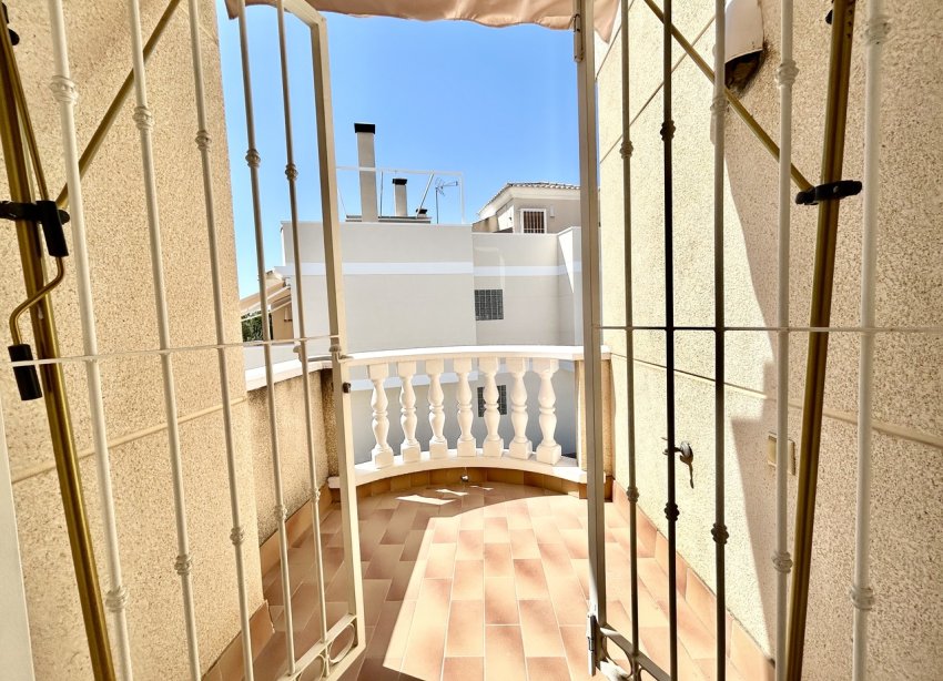 Resale - Townhouse / Terraced House - Heredades