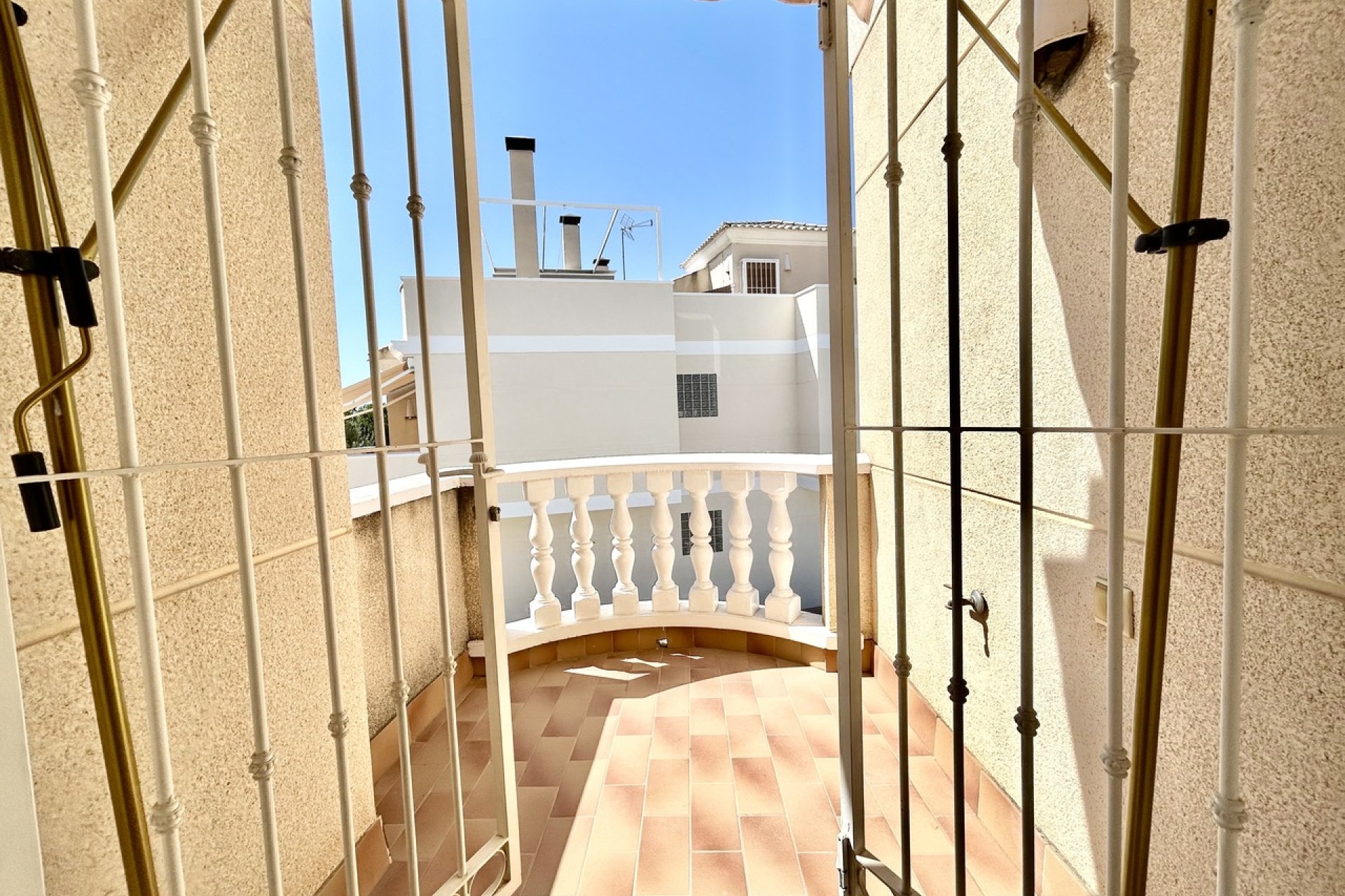 Resale - Townhouse / Terraced House - Heredades