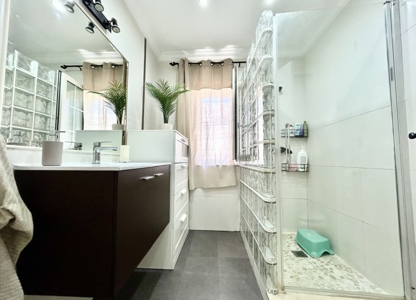 Resale - Townhouse / Terraced House - Heredades
