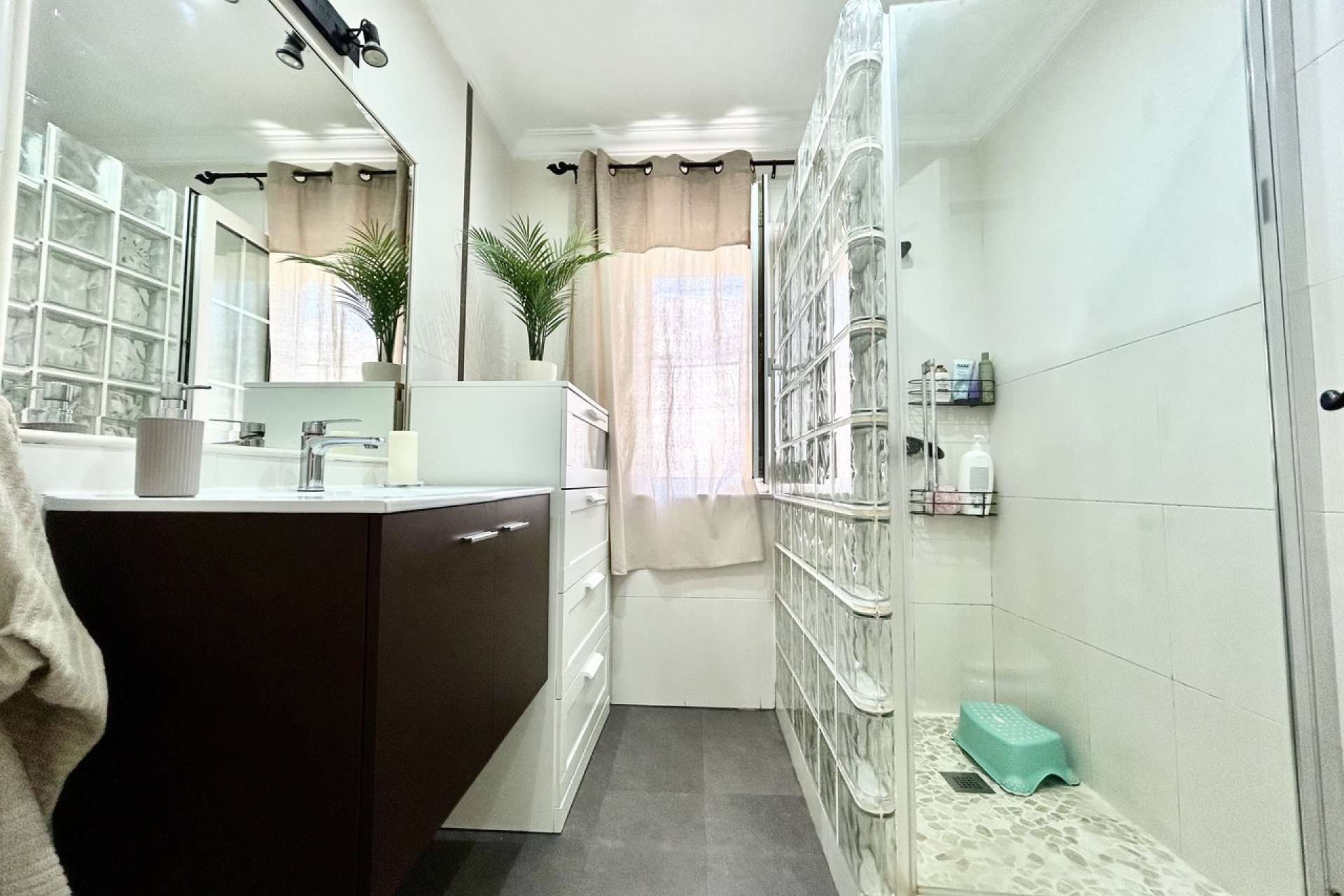 Resale - Townhouse / Terraced House - Heredades